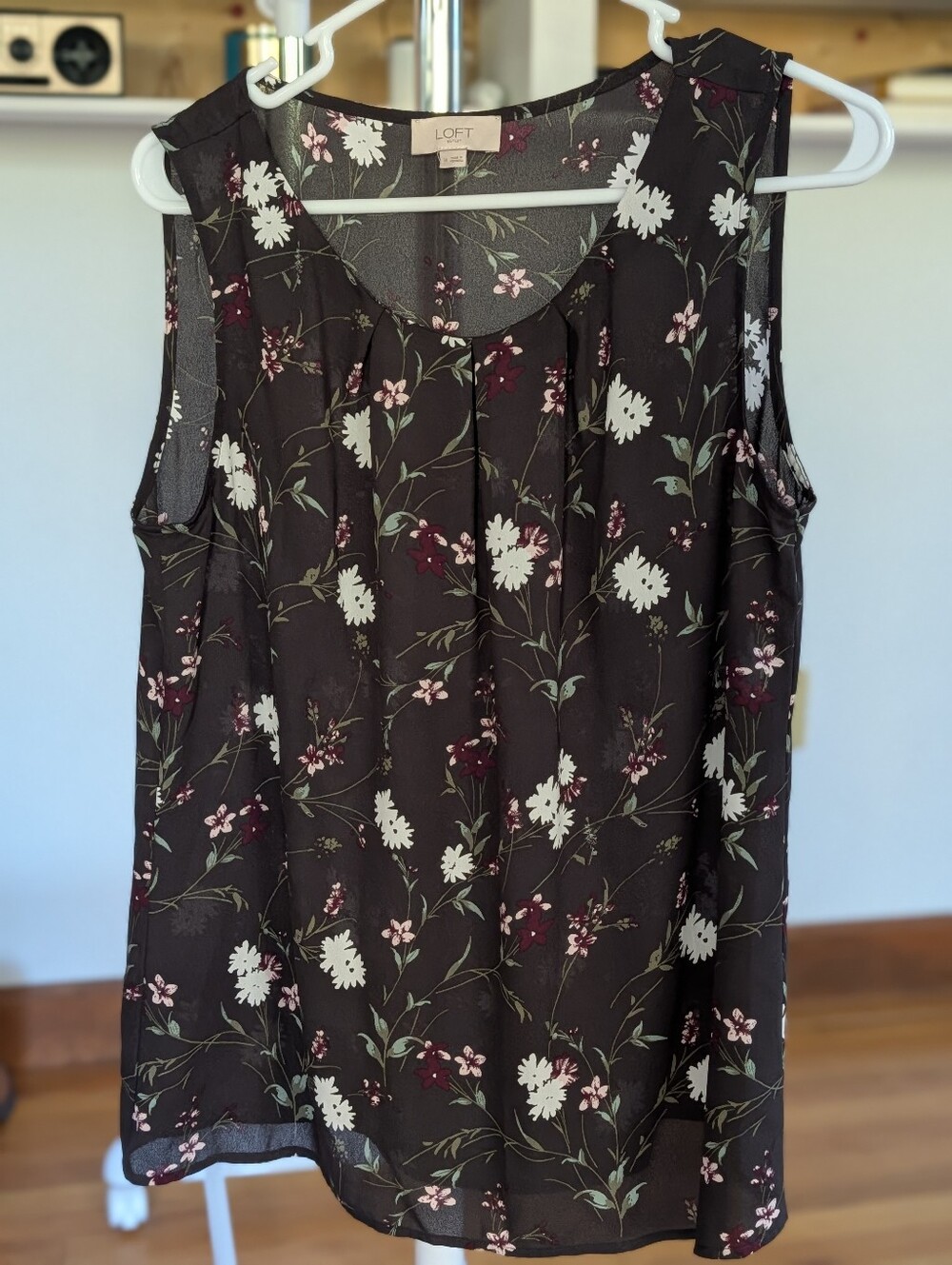 LOFT Outlet Floral Sleeveless Blouse โ Size Medium